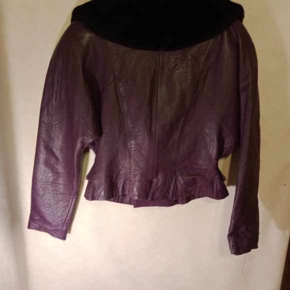 Women's Vintage Leather Jacket - Picture 2 of 3